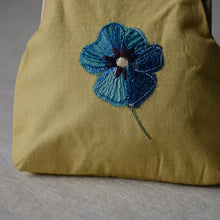 Load image into Gallery viewer, Banphool Canary Coin Purse with Metal Clasp