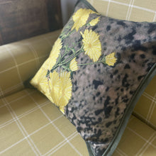 Load image into Gallery viewer, The Sevantige Linen Cushion Cover