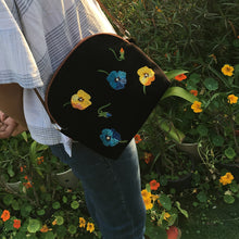 Load image into Gallery viewer, Banphool Trapeze Crossbody bag
